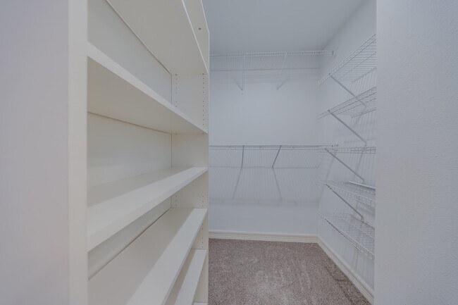 Building Photo - 7243 River Pines Dr