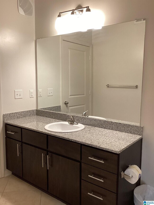 Building Photo - 1840 Oxmoor Rd