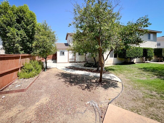 Building Photo - MUST SEE! Beautiful 3 bedroom + Loft + Office Space (or convert to 4th bedroom) + Large Backyard ...
