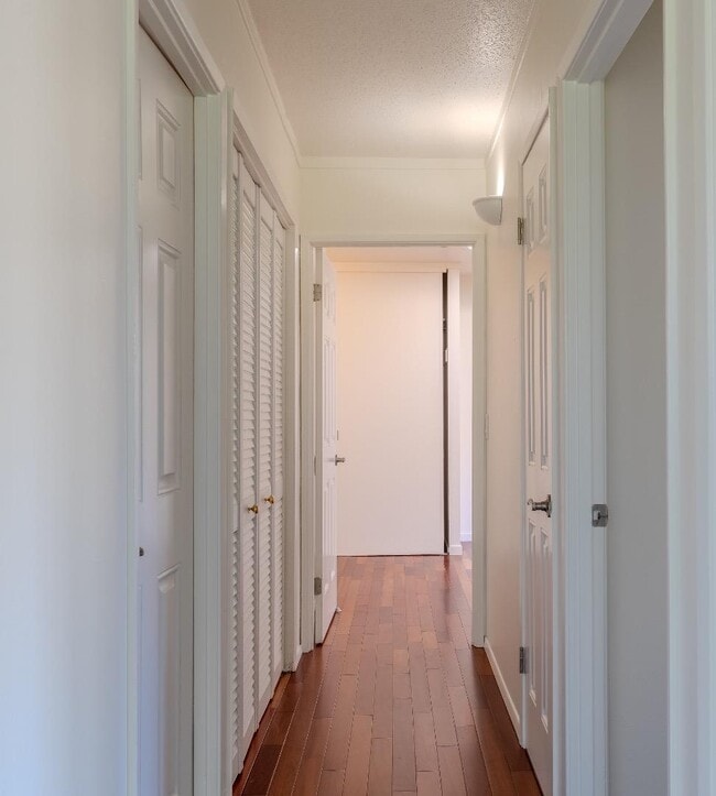 Building Photo - 1448 Sunshine Valley Rd