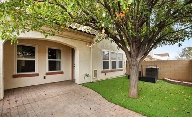 Building Photo - Great Mountain Gate Home 3 bed, 2 1/2 bath home with 2 car garage Property Pros Property Manageme...