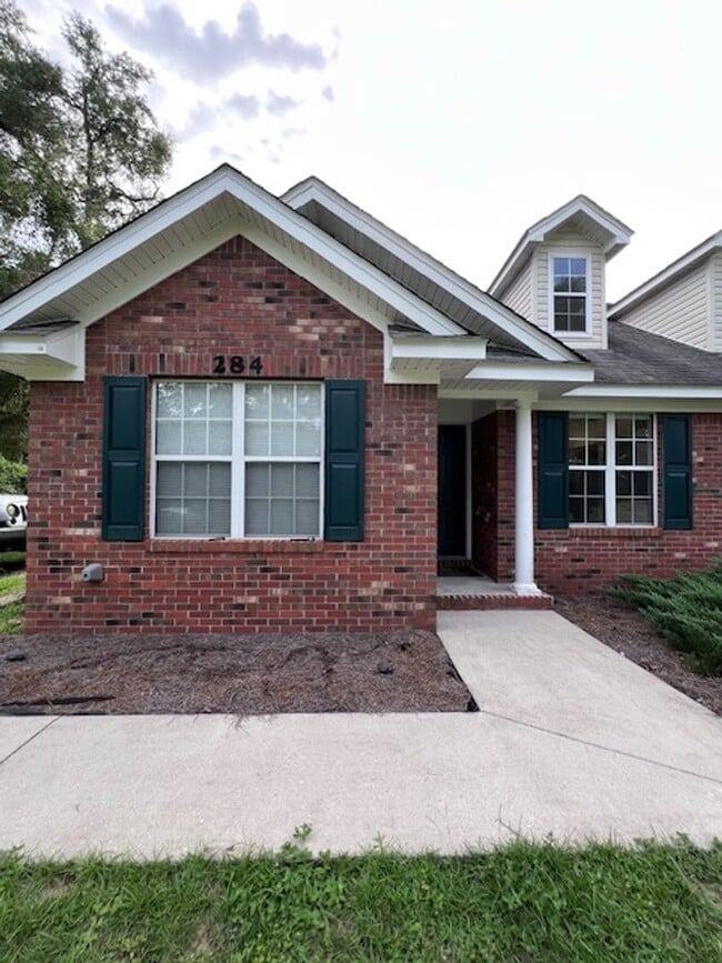 Building Photo - 2 Bedroom 2 Bath Duplex