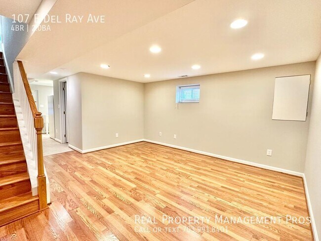 Building Photo - 107 E Del Ray Ave
