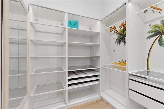 Building Photo - 3946 N Cresthaven Rd