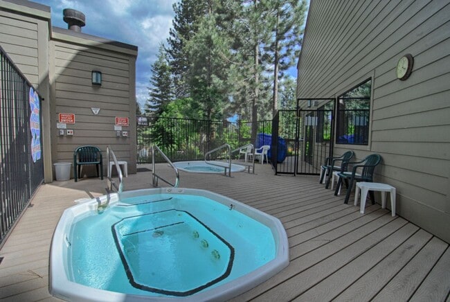 Building Photo - SKI LEASE:  Updated Townhome in Wooded, Central North Lake Location!