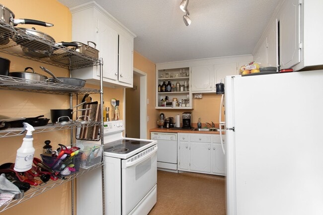 Building Photo - Cozy 3 Bedroom, 1 Bath Home in Northside!