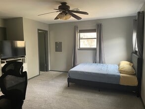 Building Photo - 2100 N Kate Ave