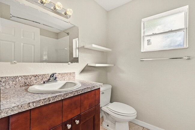 Building Photo - 3 Bedroom Home