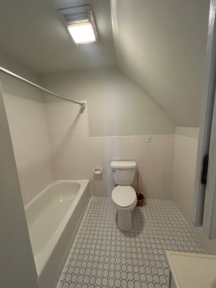 Building Photo - 21 Milton Ave