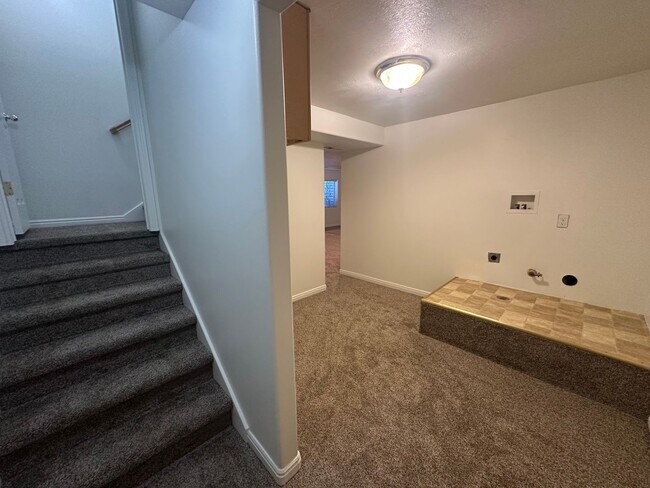 Building Photo - Freshly Painted, New Carpet Throughout - Home For Rent In Springville!!!