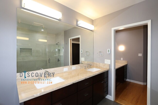 Building Photo - Piedmont Mid-Century 5 Bedroom 4.5 Bathroo...