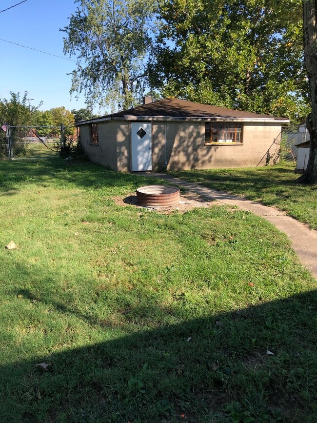 Primary Photo - 1203 Benton Ave