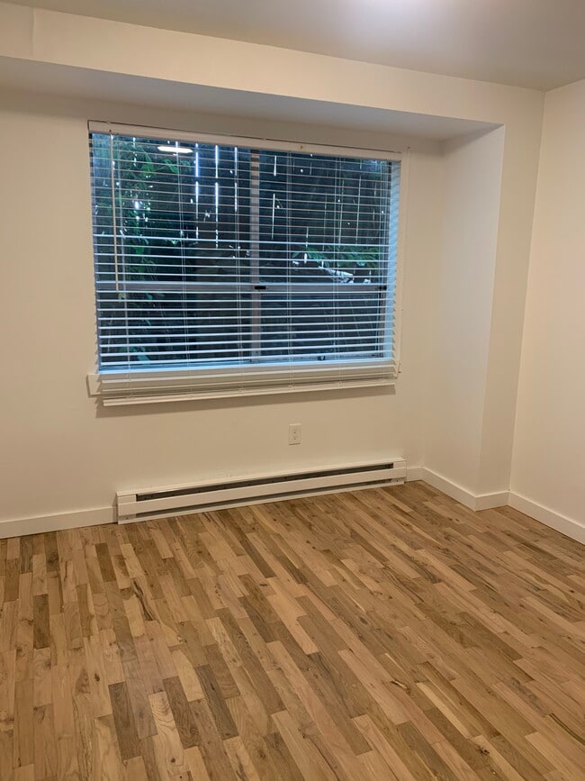 Building Photo - 2621 22nd Ave W