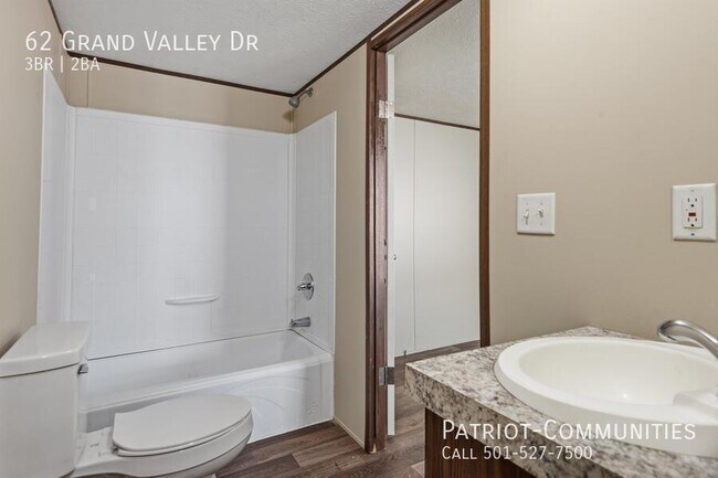 Building Photo - 62 Grand Valley Dr