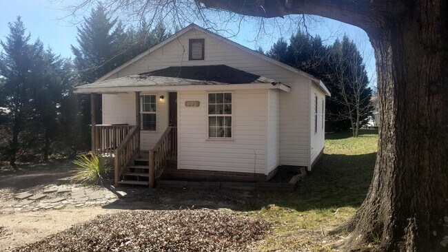 Building Photo - 410 Cypress Ave