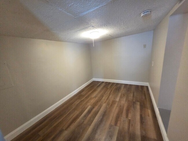 Building Photo - 1525 Oak Ave