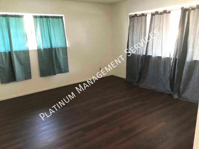 Building Photo - 440 Cheyenne Cir