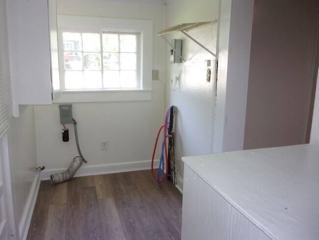Building Photo - 202 Shurley St