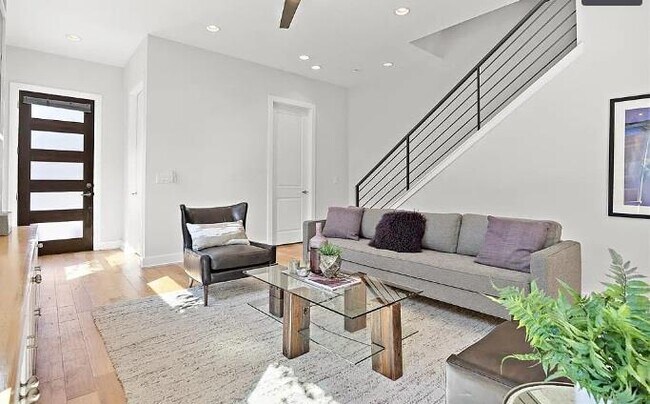 Building Photo - 1211 Cometa St