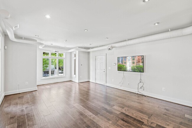 Building Photo - Modern U Street Condo | 2 Bed | 2 Bath | 1000 Sf | Large Balcony | 1 Parking Space