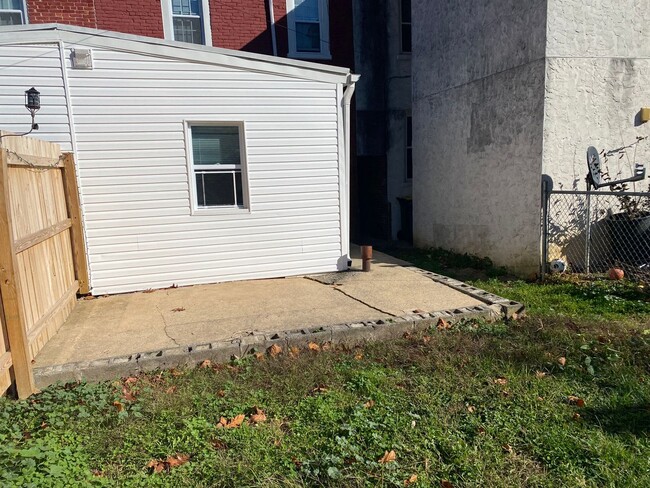 Building Photo - 3 Bedroom Near LGH on N Jefferson