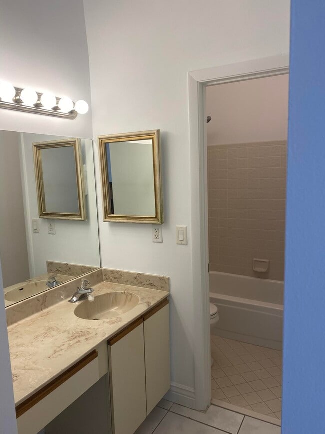 Building Photo - 3961 Cocoplum Cir