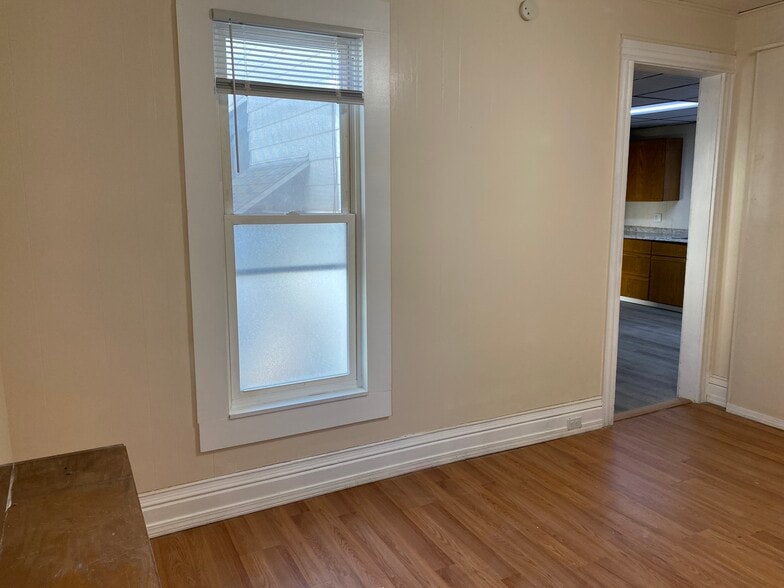 Building Photo - 127 Selye Terrace