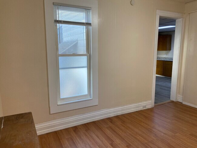 Building Photo - 127 Selye Terrace