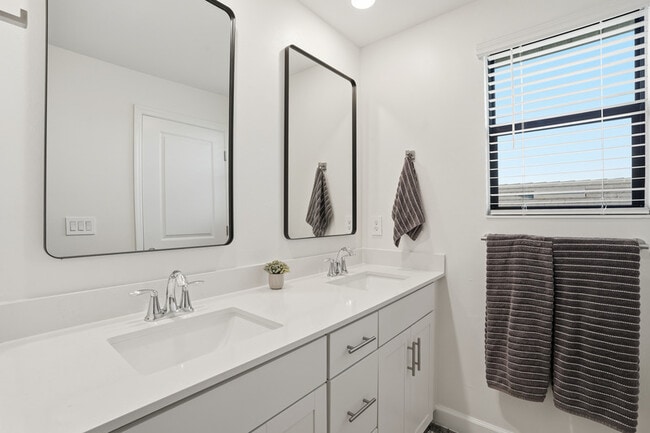 Building Photo - 18579 Ives Dr