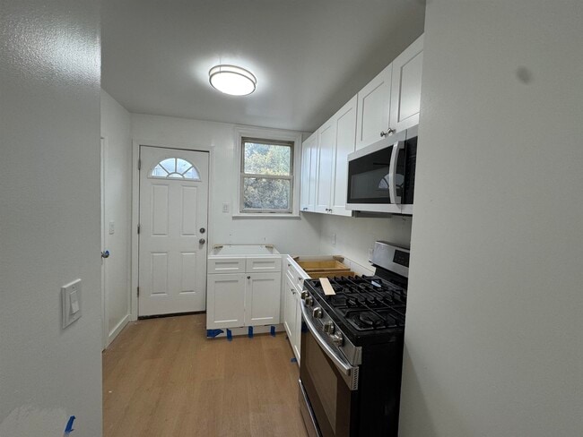 Building Photo - 210 Hamilton St