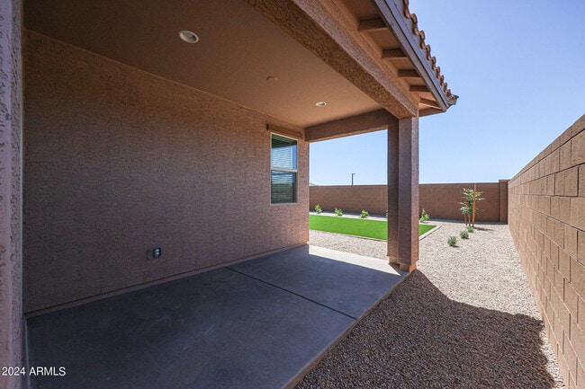 Building Photo - 2071 W Bramble Berry Ln