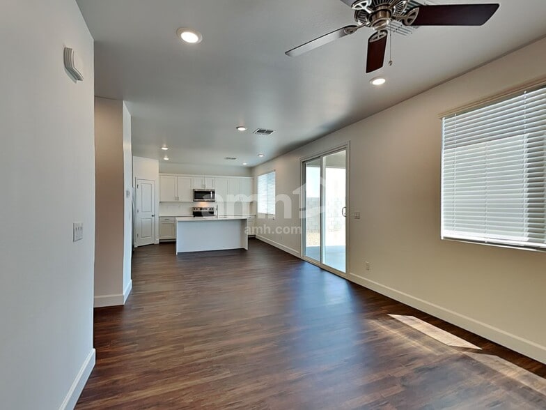 Building Photo - 17157 W Lawrence Ln