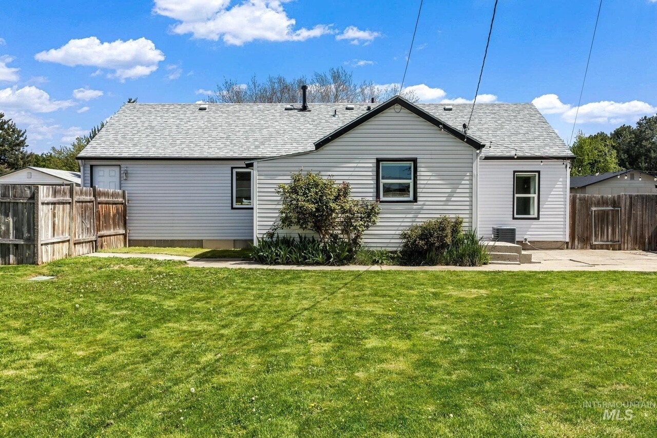 Building Photo - 2043 S Leadville Ave