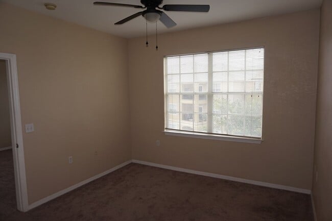 Building Photo - 8103 Lillies Way