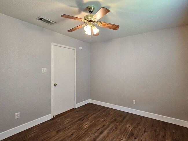 Building Photo - 5106 Holster Dr