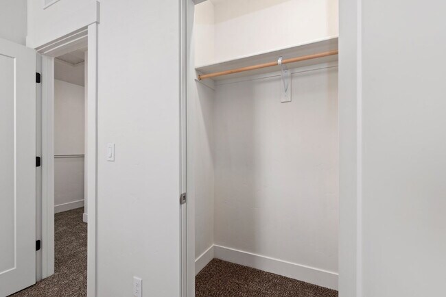 Building Photo - "Discover Comfort & Style: Spacious 3-Bed,...