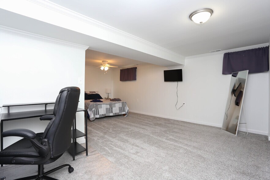 Primary Bedroom - 508 Wellham Ave