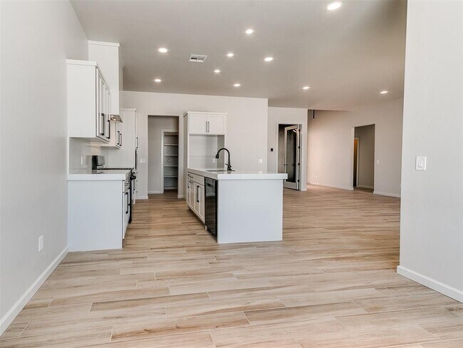 Building Photo - 25198 Scarlett St