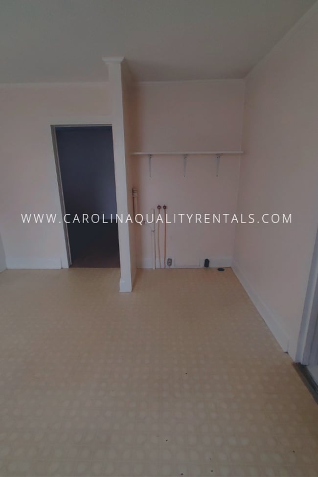 Building Photo - 2 bed 1 bath house