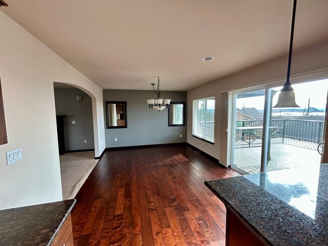 Building Photo - Gorgeous 4 bed 2.5 bath Marysville home