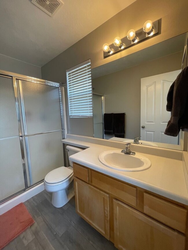 Building Photo - 2 Bedroom 2.5 Bath