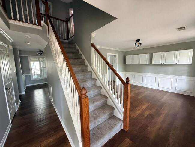 Building Photo - Spacious 4 Bed 2.5 Bath In Lexington!