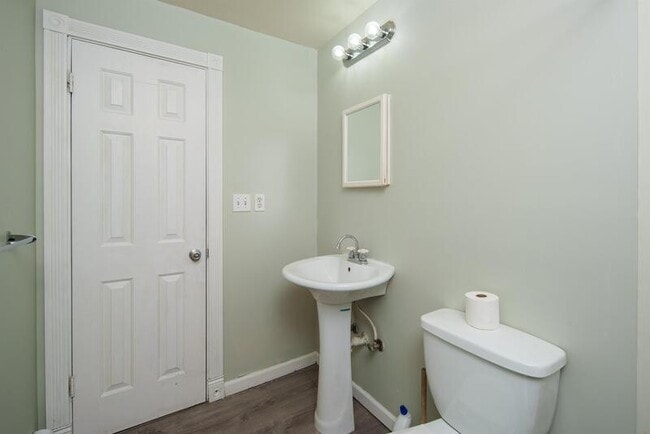 Building Photo - 547 1st St