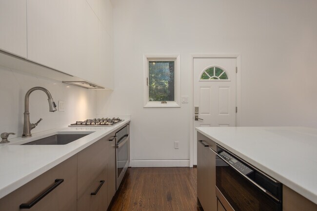 Building Photo - 691 Wilmot Rd