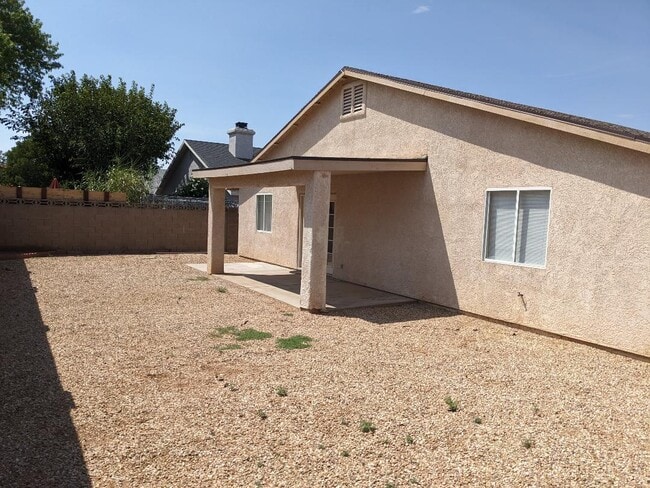 Building Photo - 3846 E Nicole Ave