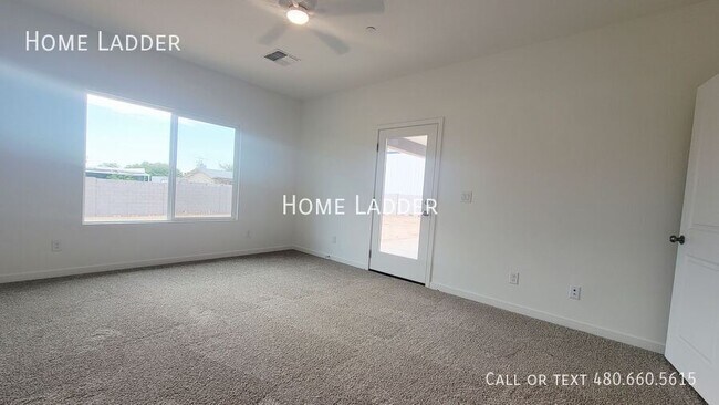 Building Photo - 926 N 97th Way