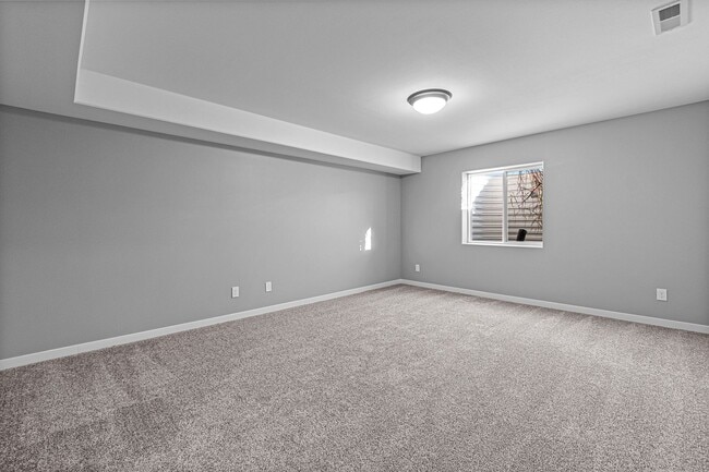 Building Photo - Spacious New Built, Great Location!