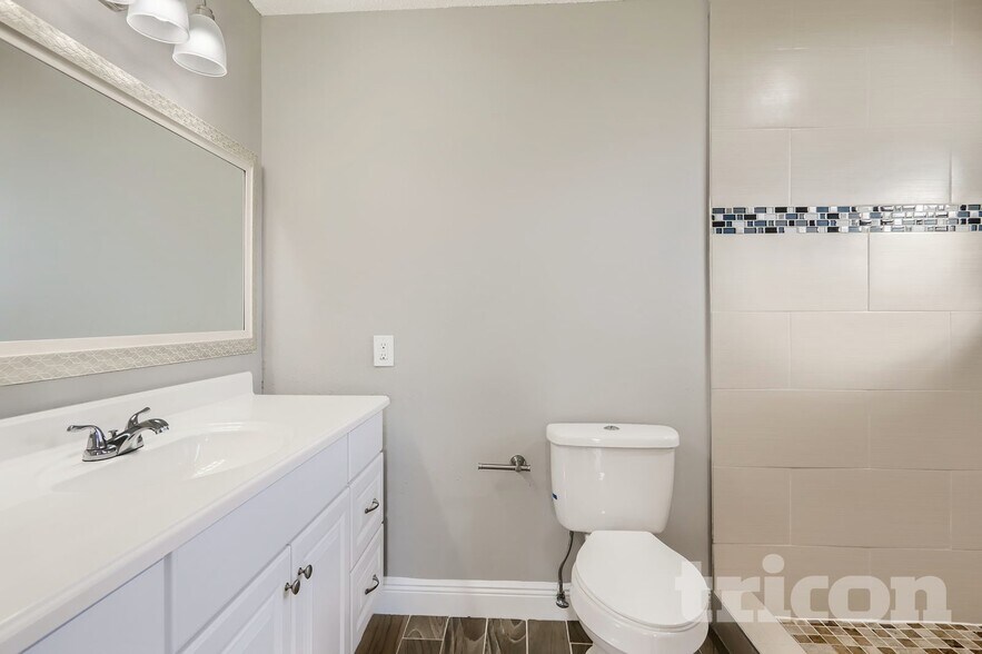 Building Photo - 12449 Blue Heron Way