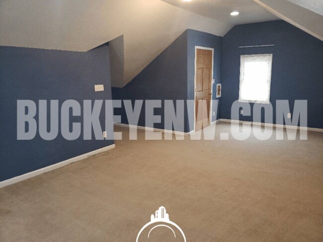 Building Photo - 3 Bed Home -Ottawa Neighborhood