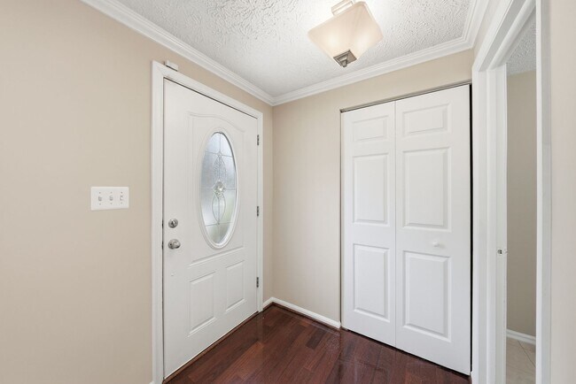Building Photo - 14126 Red River Dr